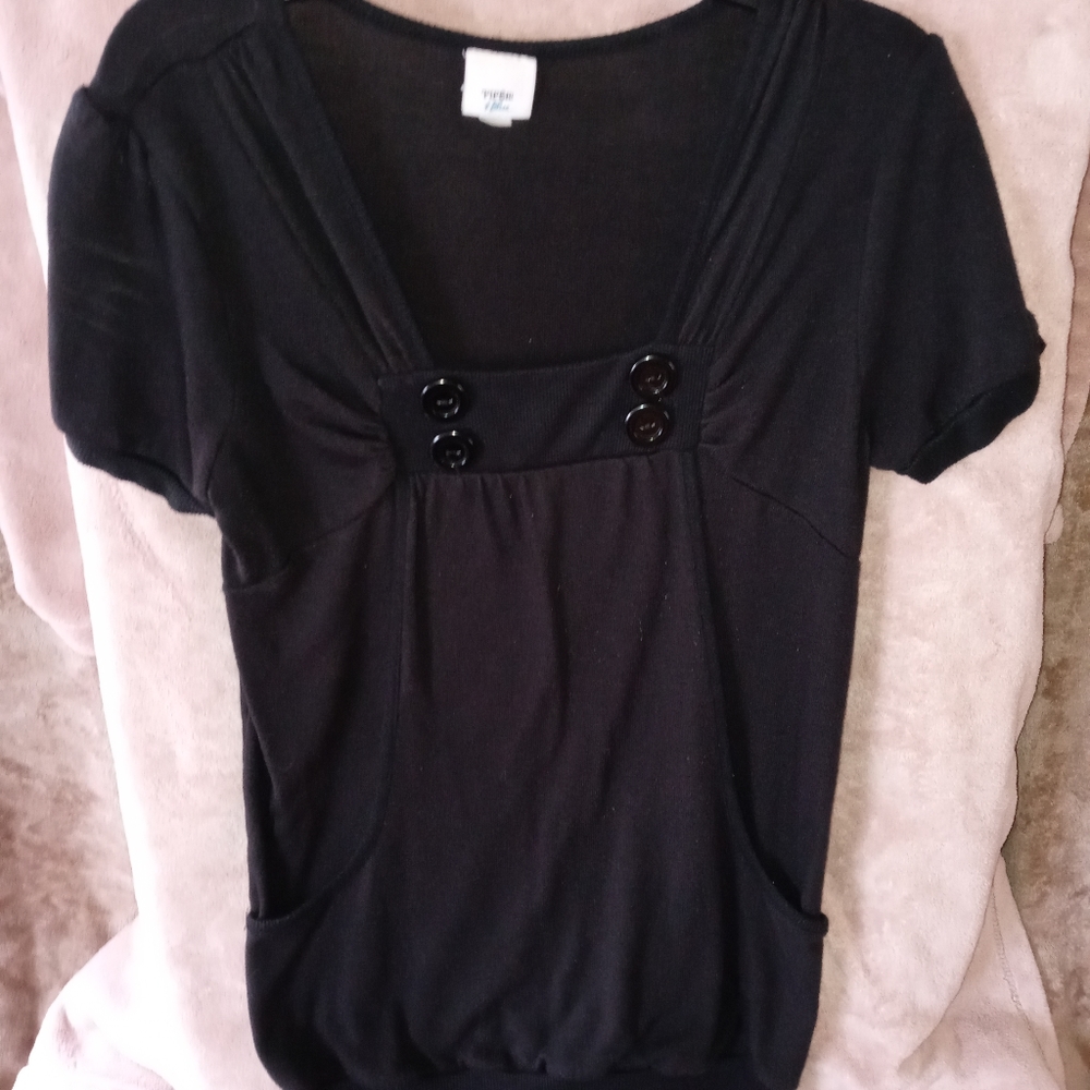 Black short sleeve shirt